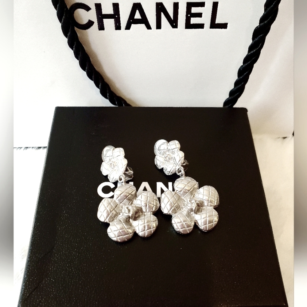 🛑 SOLD ‼️Chanel Camellia drop Clip on Earrings